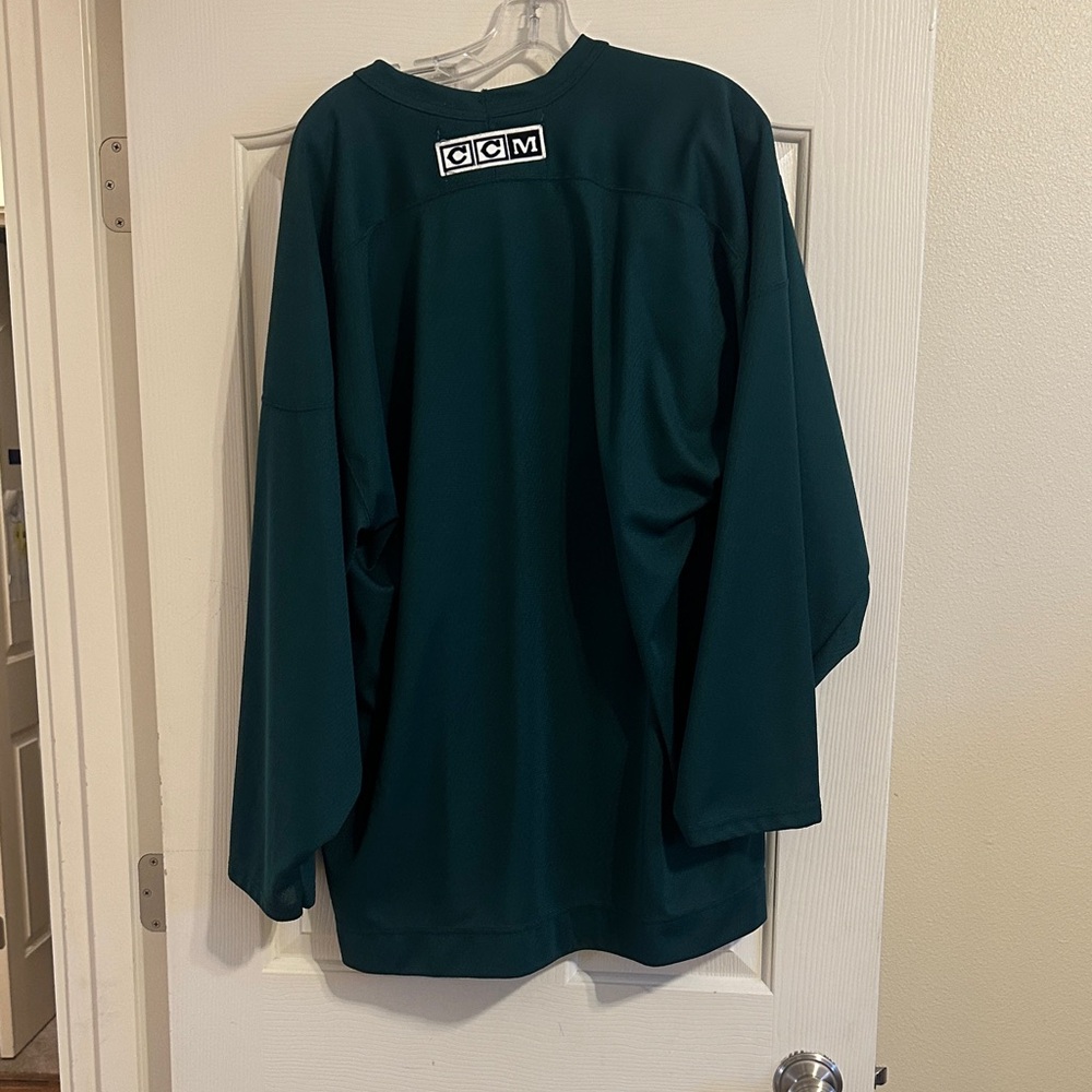CCM Dallas Stars Jersey in Green and Gold - Picture 2 of 3